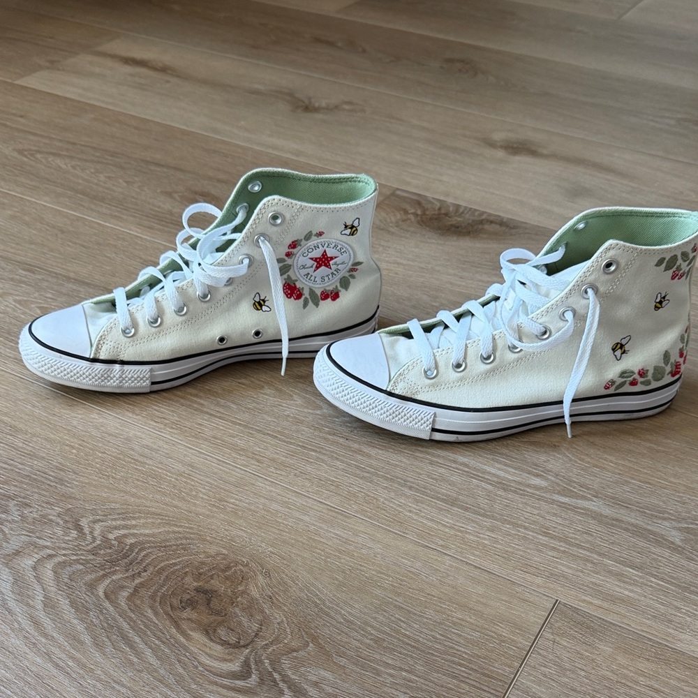 Converse Women's White Berry and Bees High-Tops